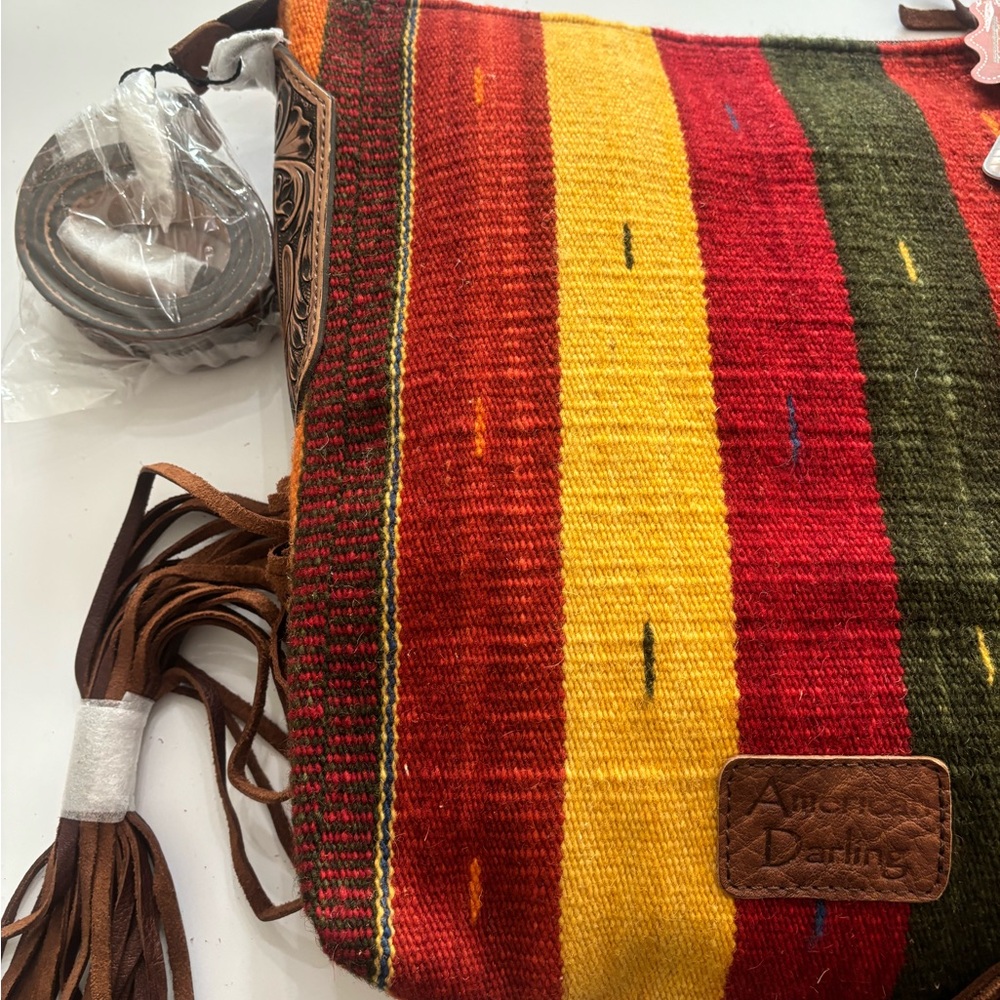 American Darling Messenger Bag - Picture 3 of 10